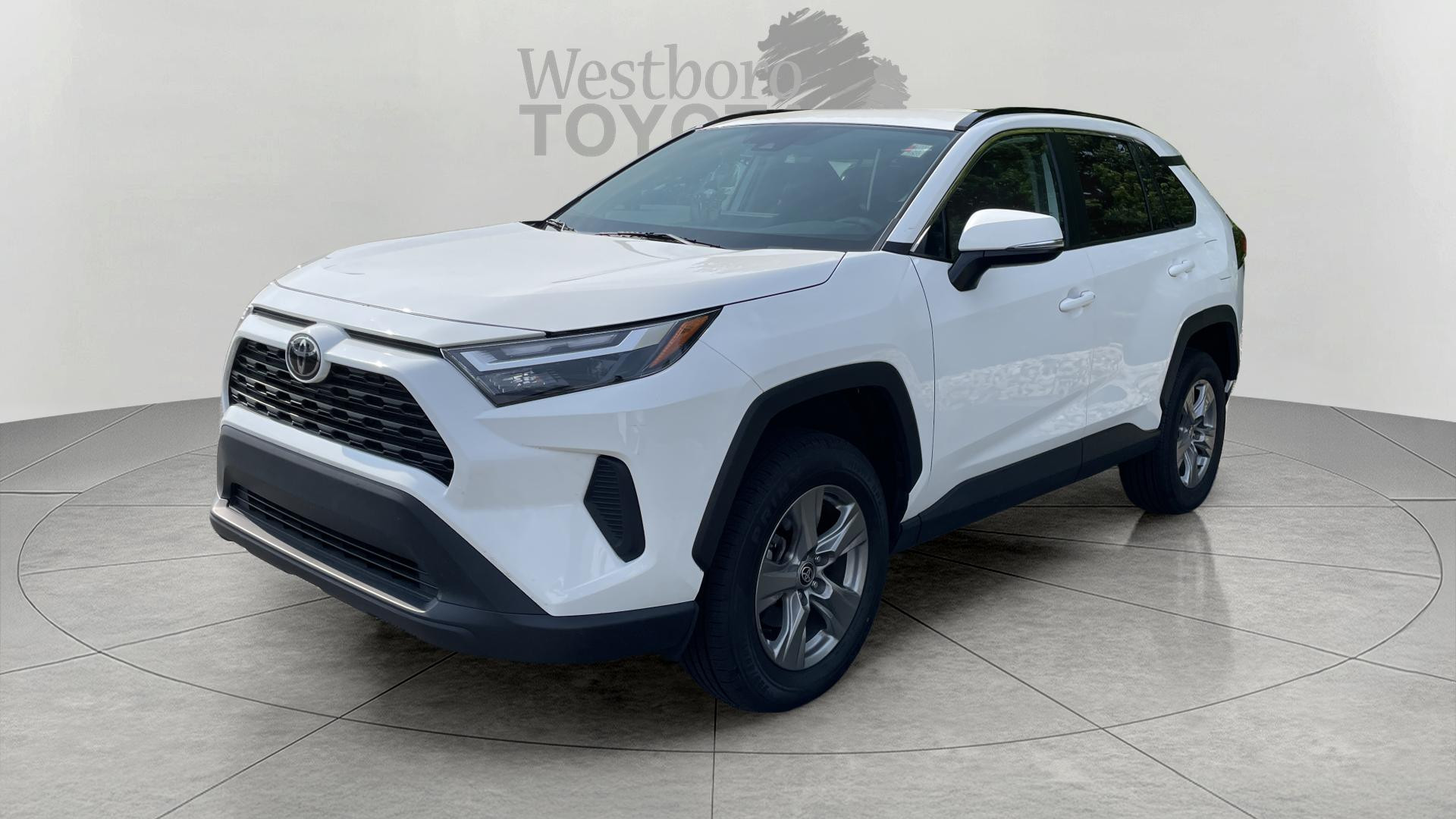 2024 Toyota RAV4 XLE photo 3