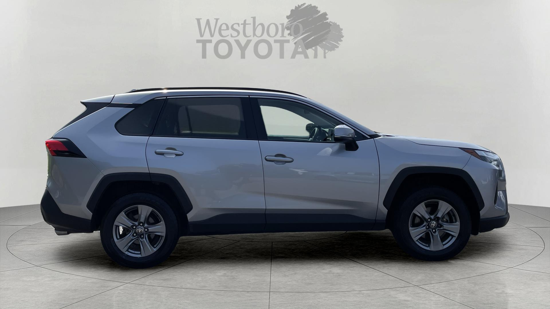 2024 Toyota RAV4 XLE photo 7