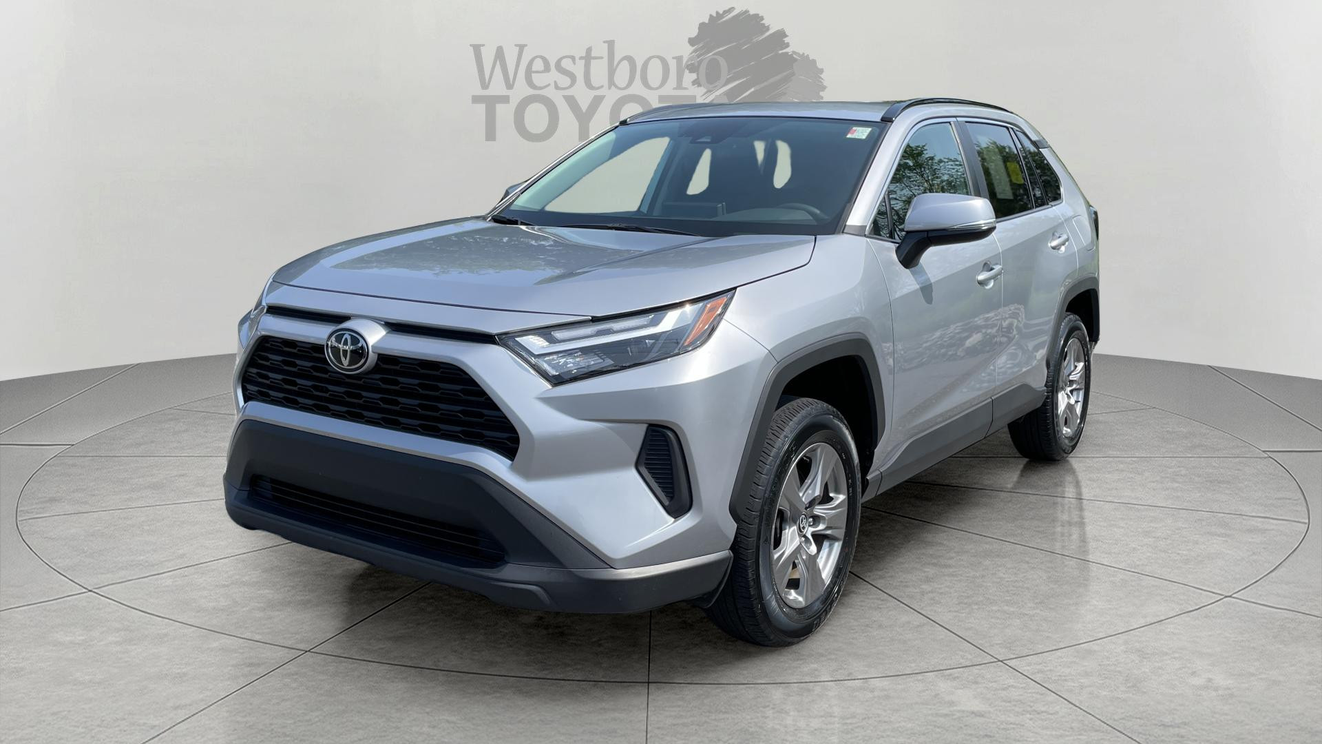 2024 Toyota RAV4 XLE photo 2