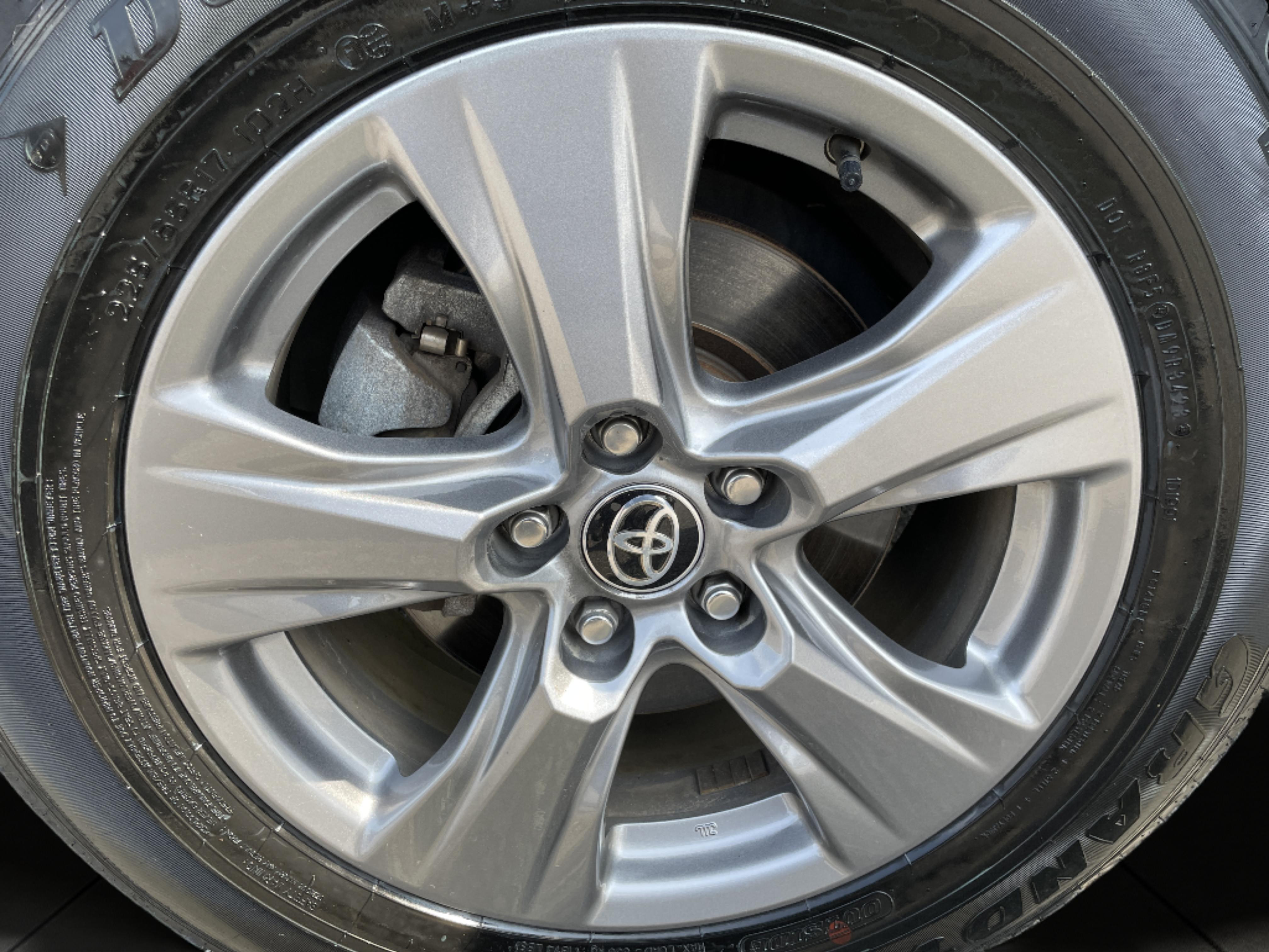 2024 Toyota RAV4 XLE photo 10