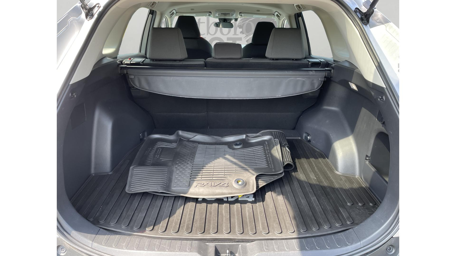 2024 Toyota RAV4 XLE photo 8