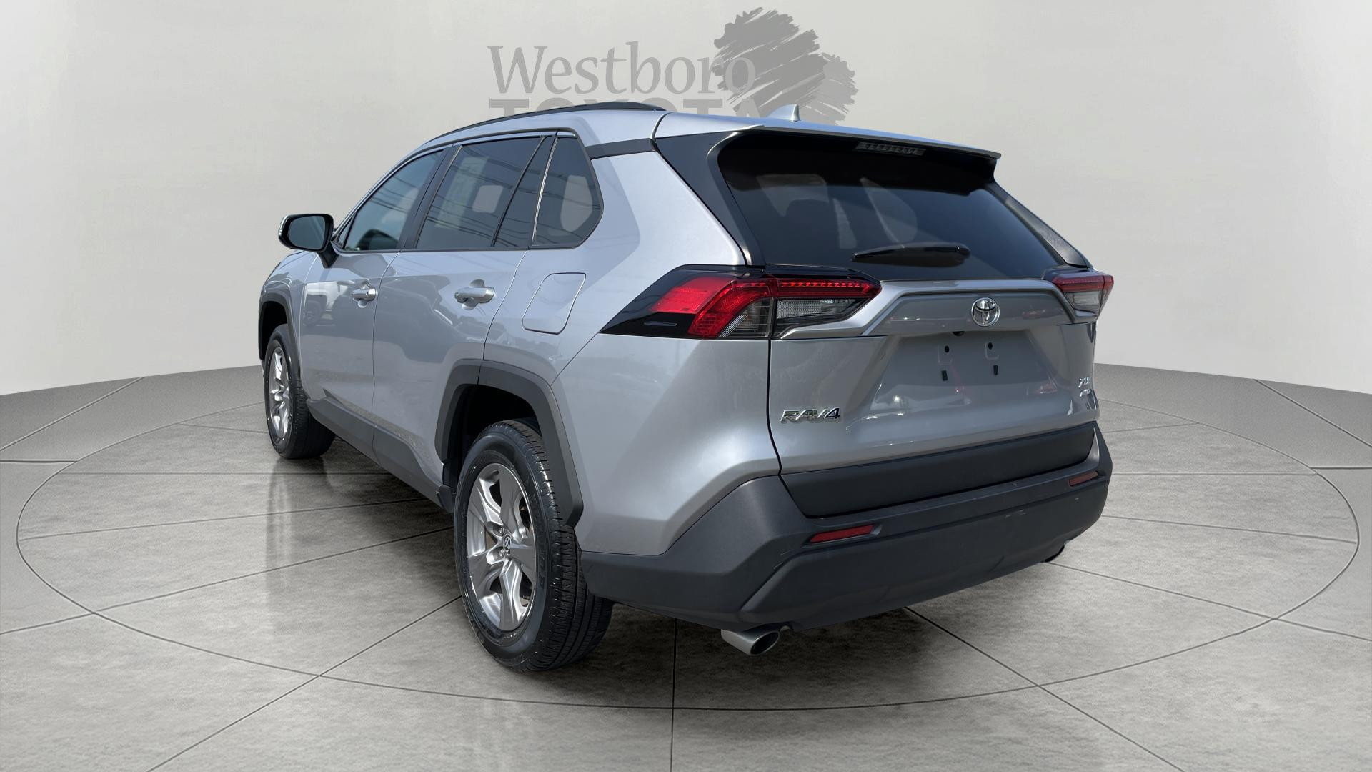 2024 Toyota RAV4 XLE photo 4