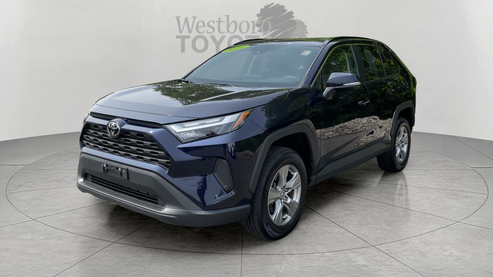 2024 Toyota RAV4 XLE photo 3