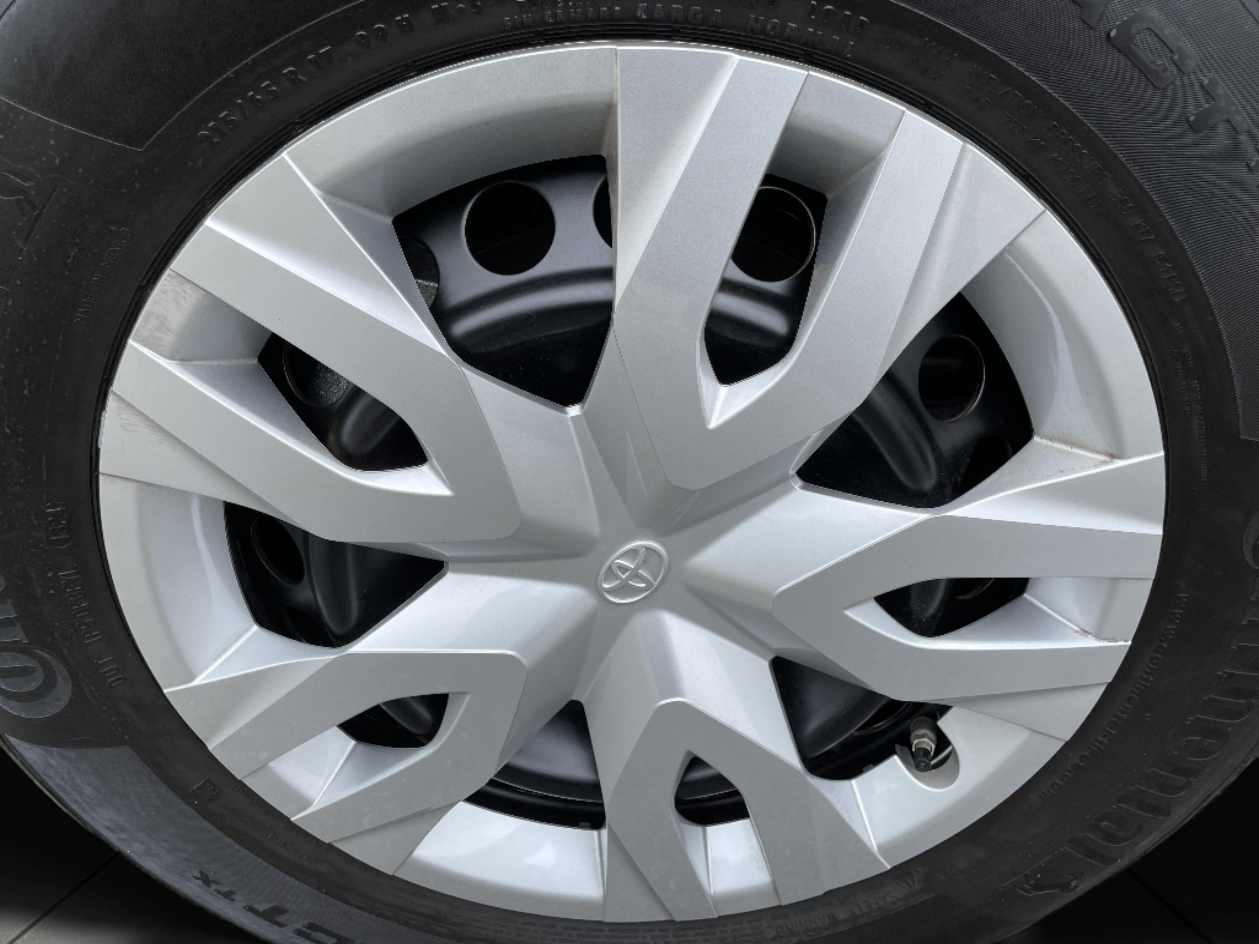 2024 Toyota Corolla Cross L photo 11