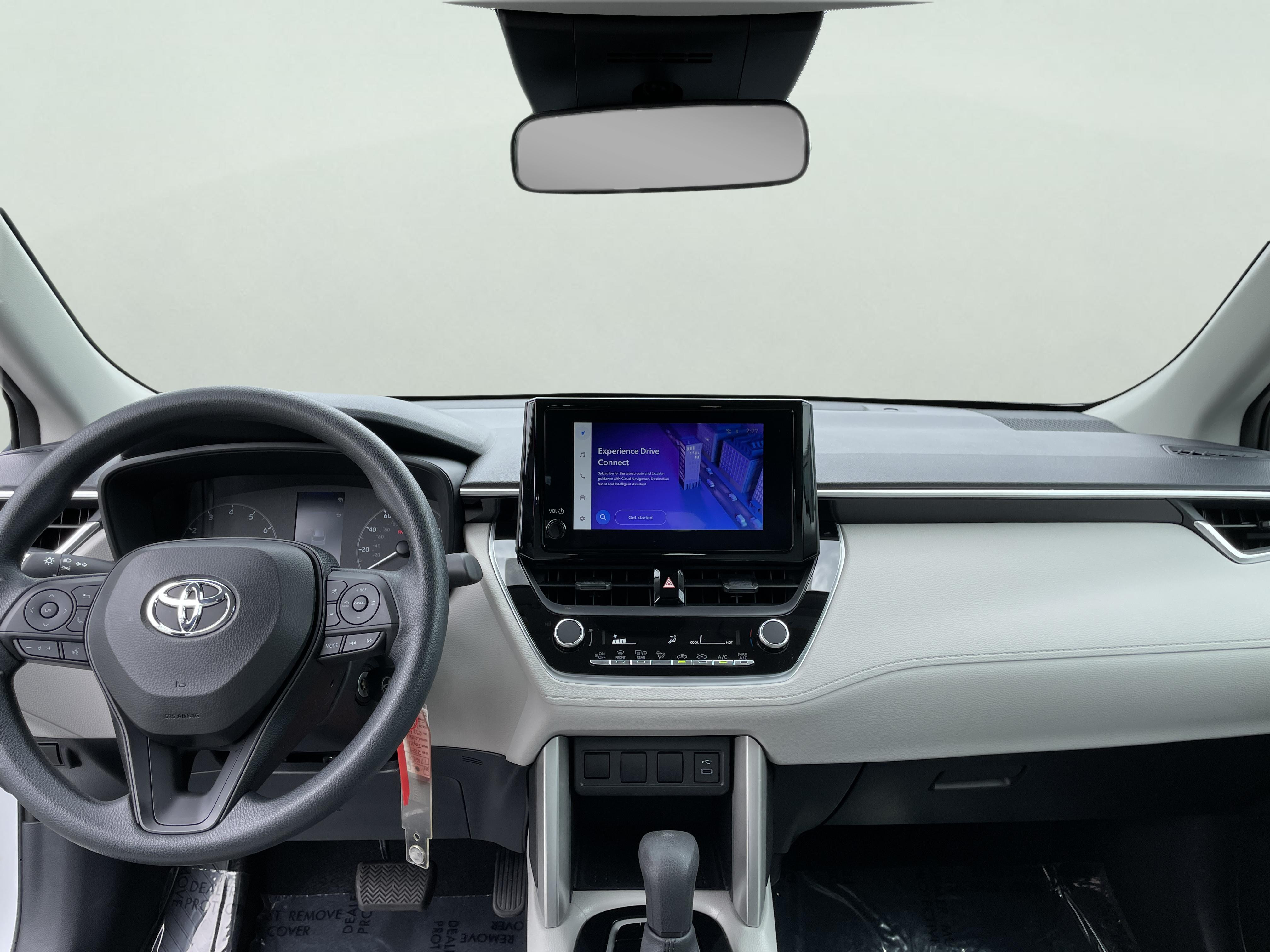 2024 Toyota Corolla Cross L photo 9