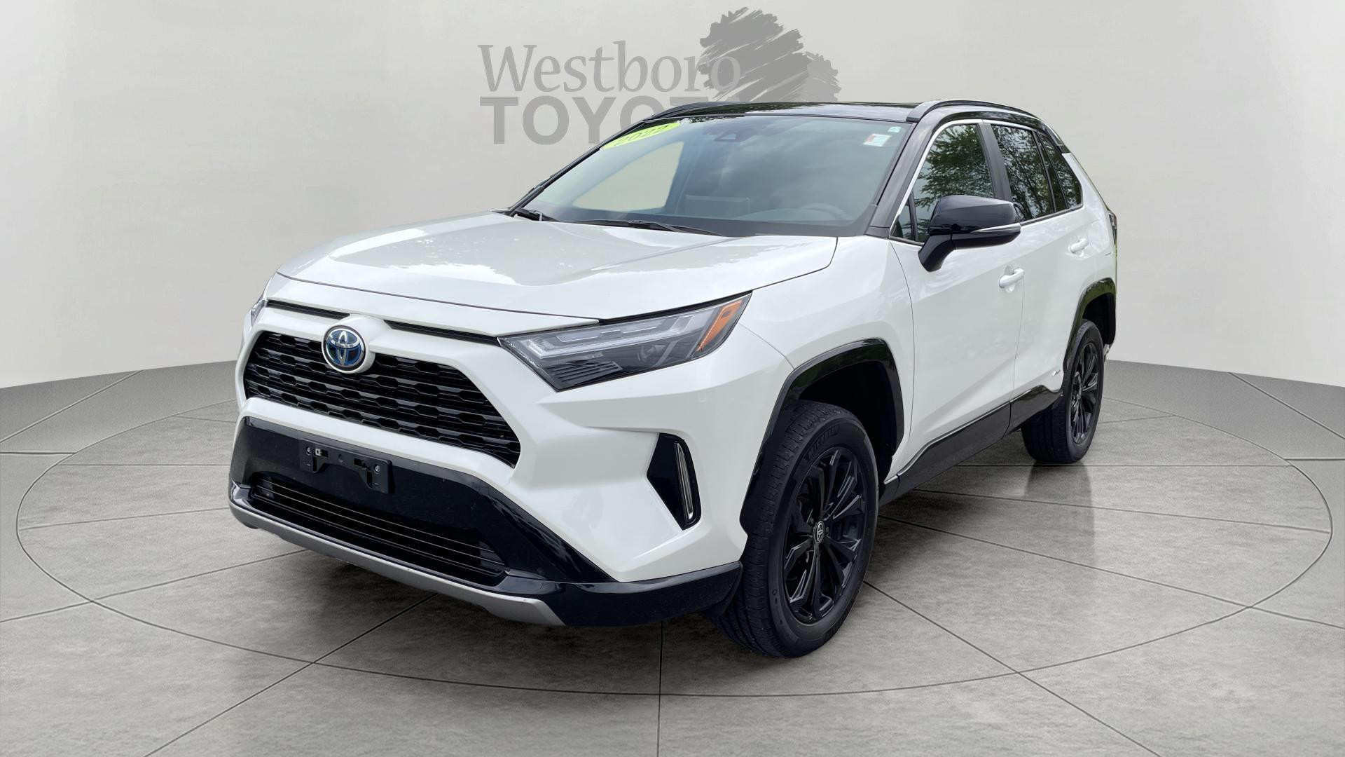 2022 Toyota RAV4 XSE photo 3