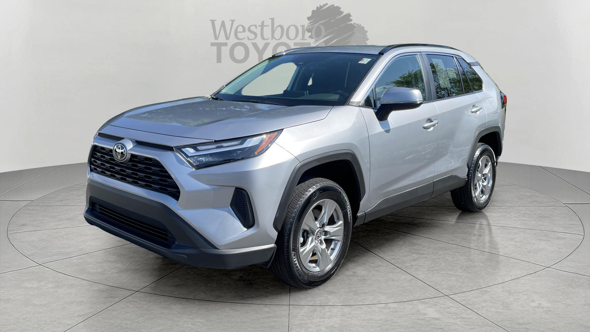 2024 Toyota RAV4 XLE photo 3