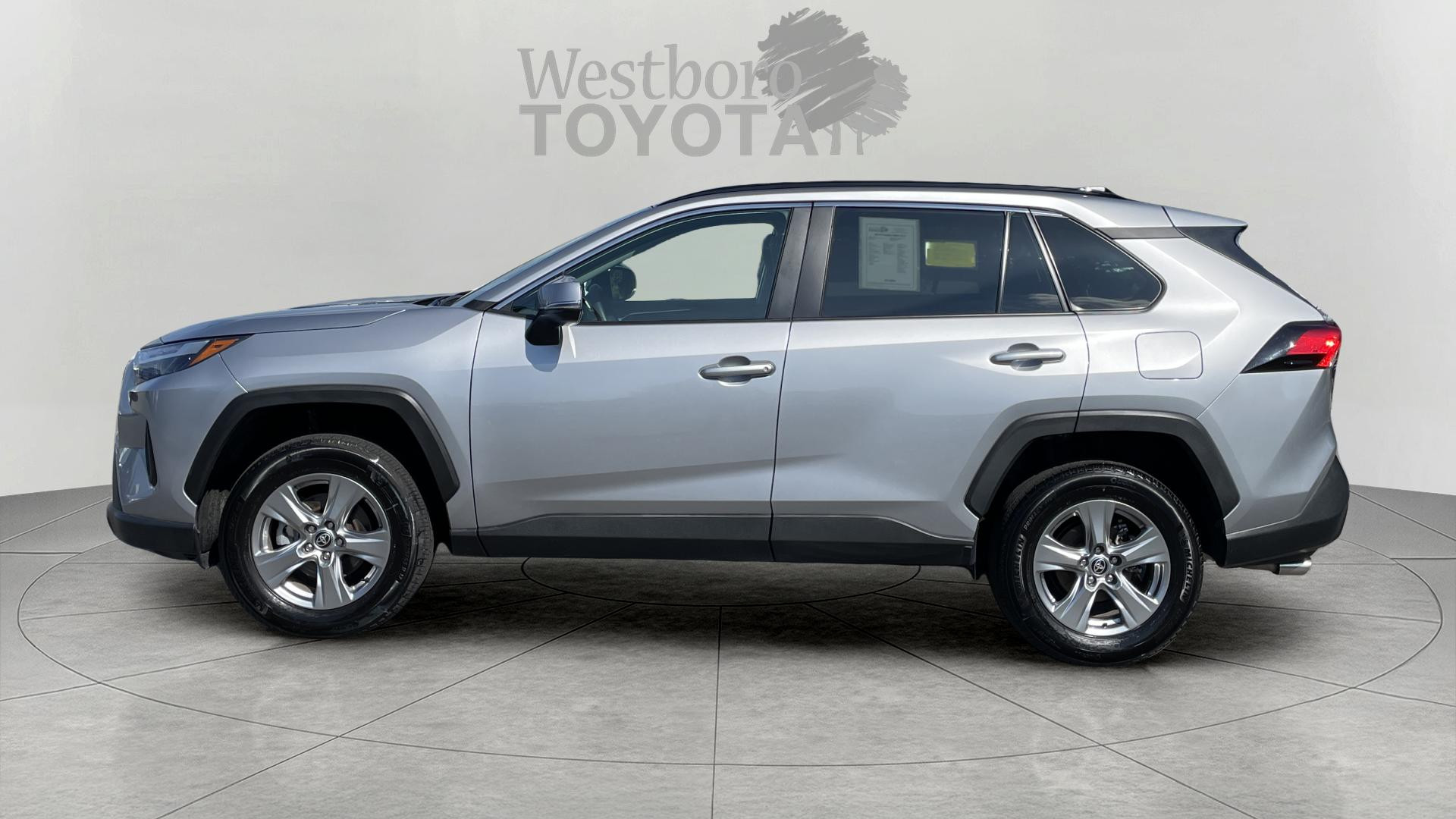 2024 Toyota RAV4 XLE photo 4
