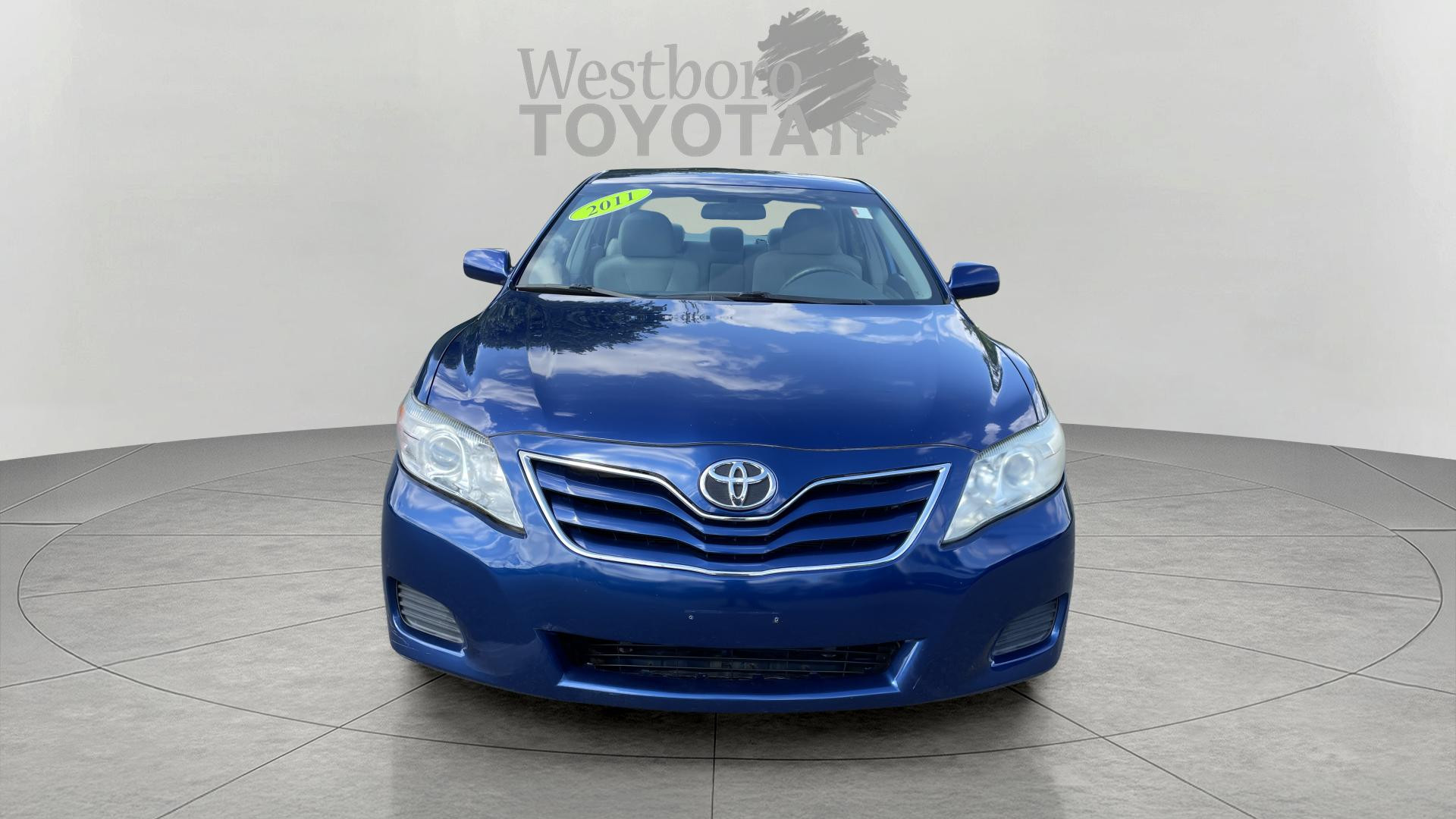2011 Toyota Camry LE photo 2