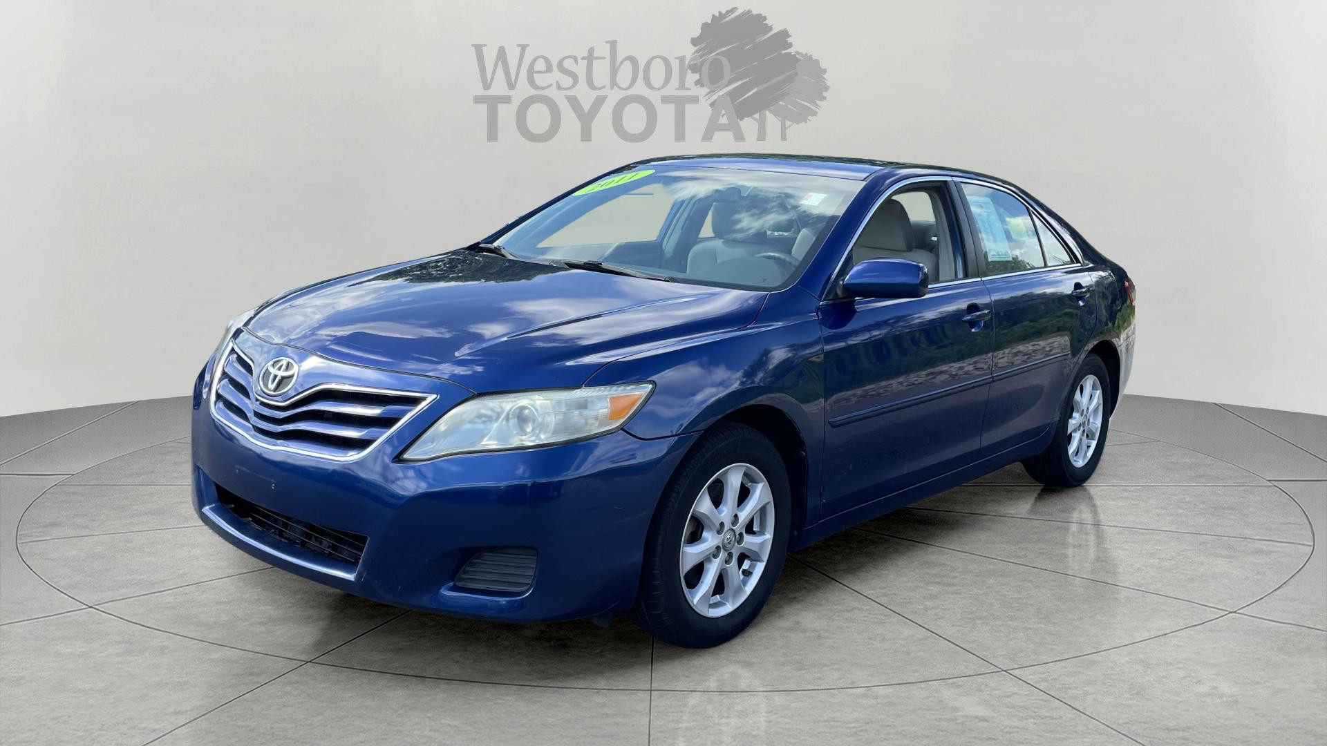 2011 Toyota Camry LE photo 3