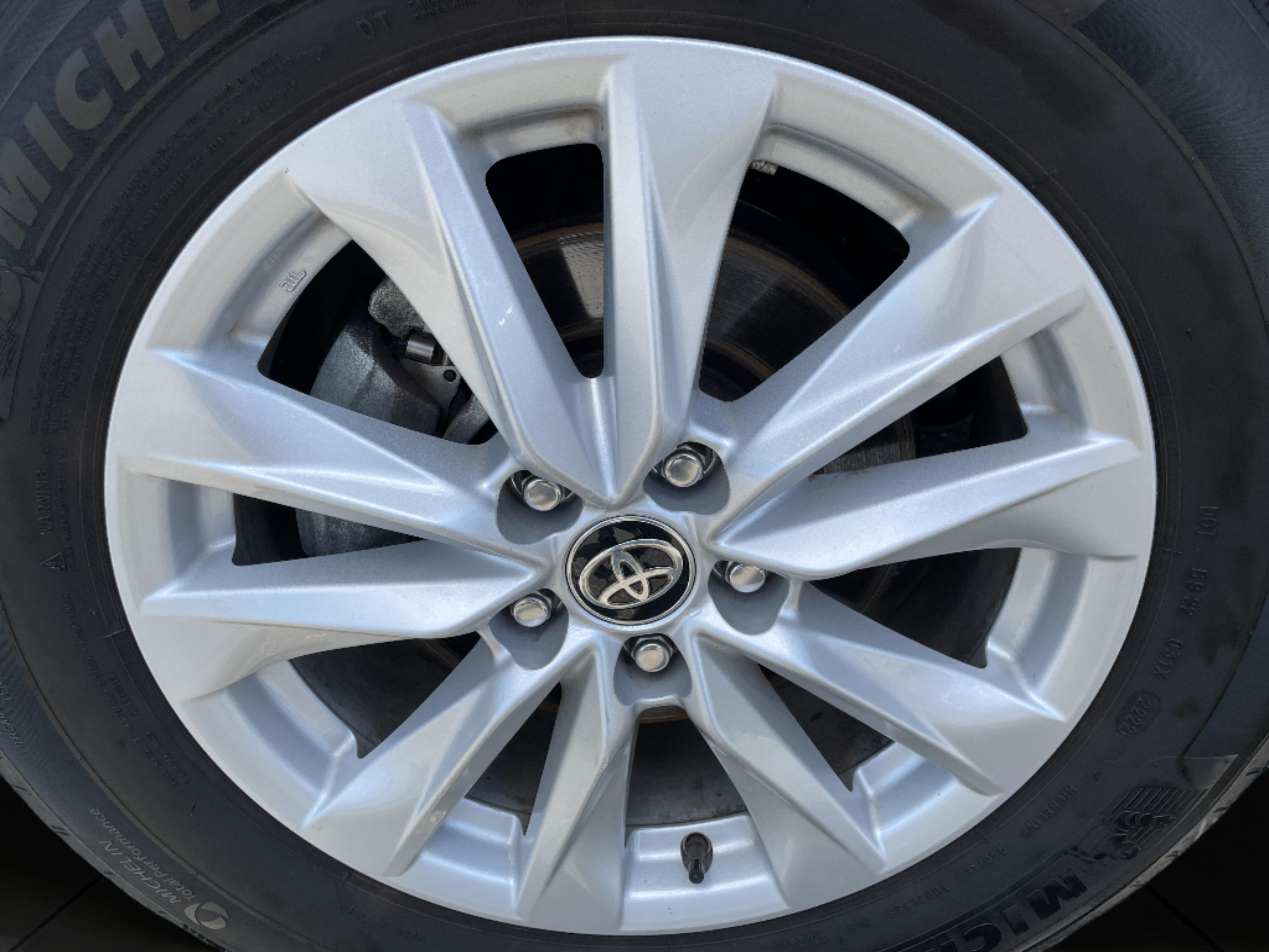 2022 Toyota Corolla Cross LE photo 13