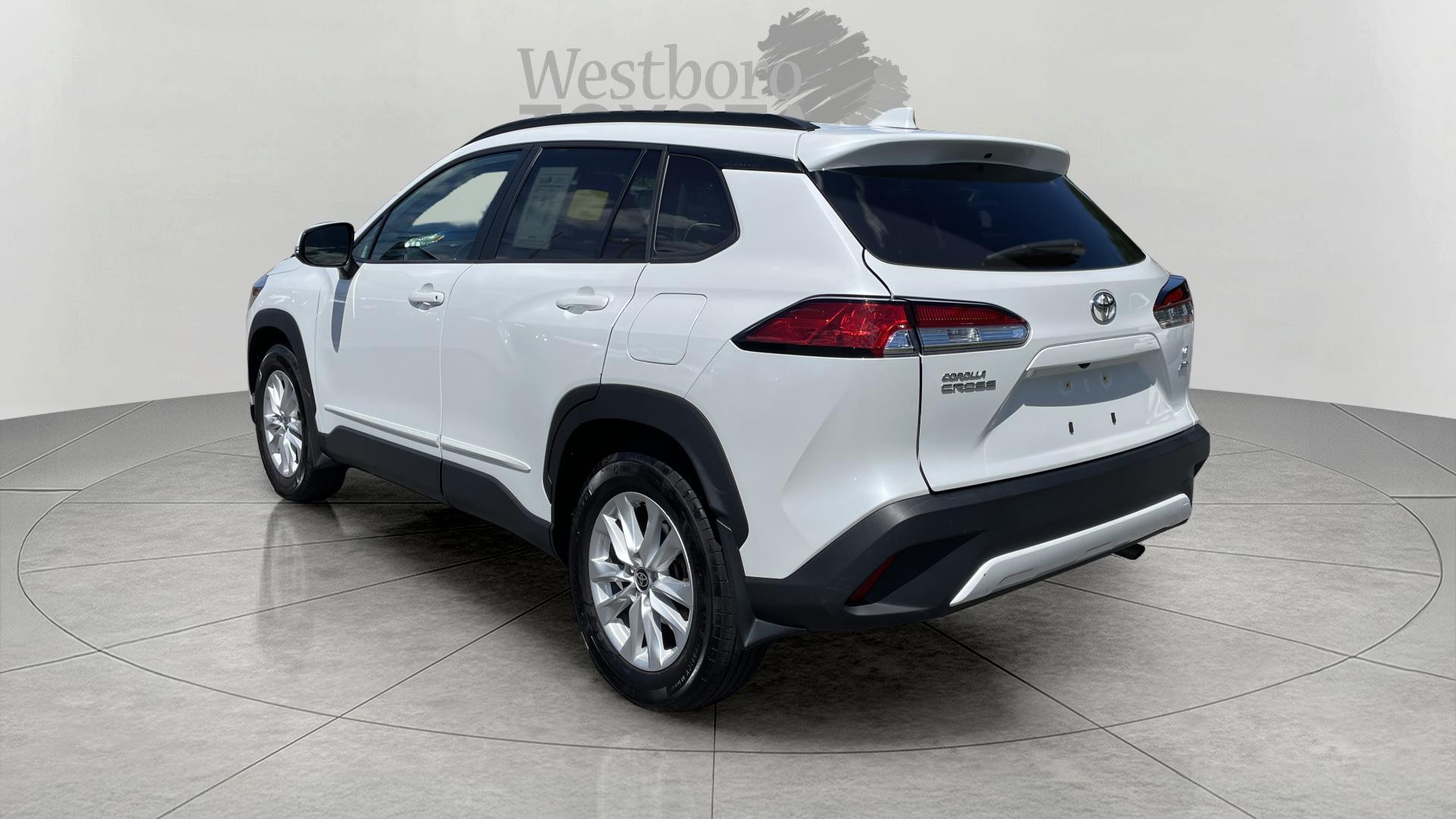 2022 Toyota Corolla Cross LE photo 5
