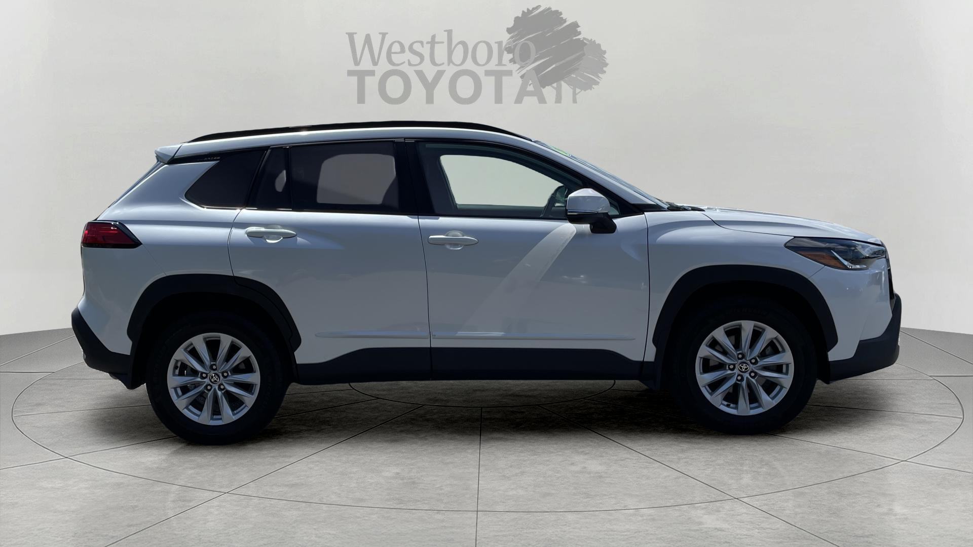 2022 Toyota Corolla Cross LE photo 8