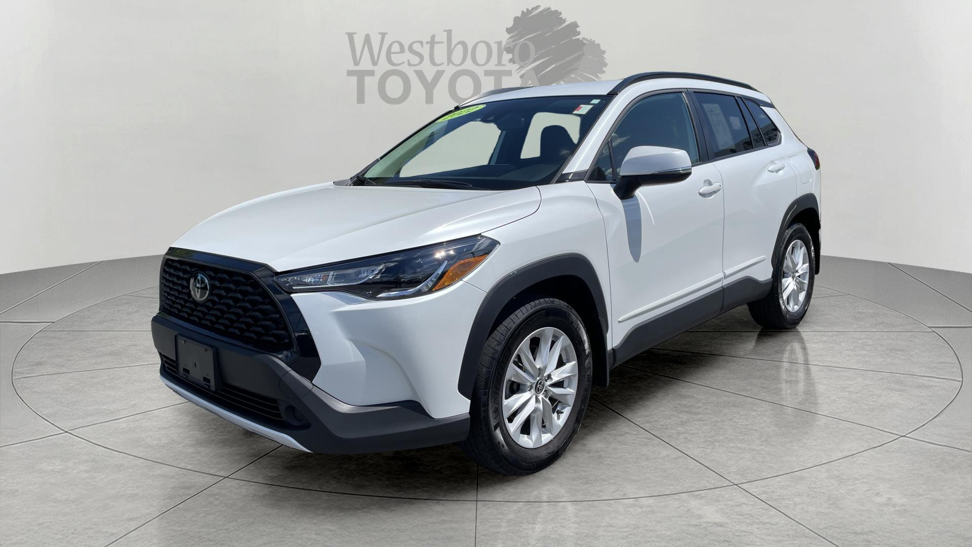 2022 Toyota Corolla Cross LE photo 3