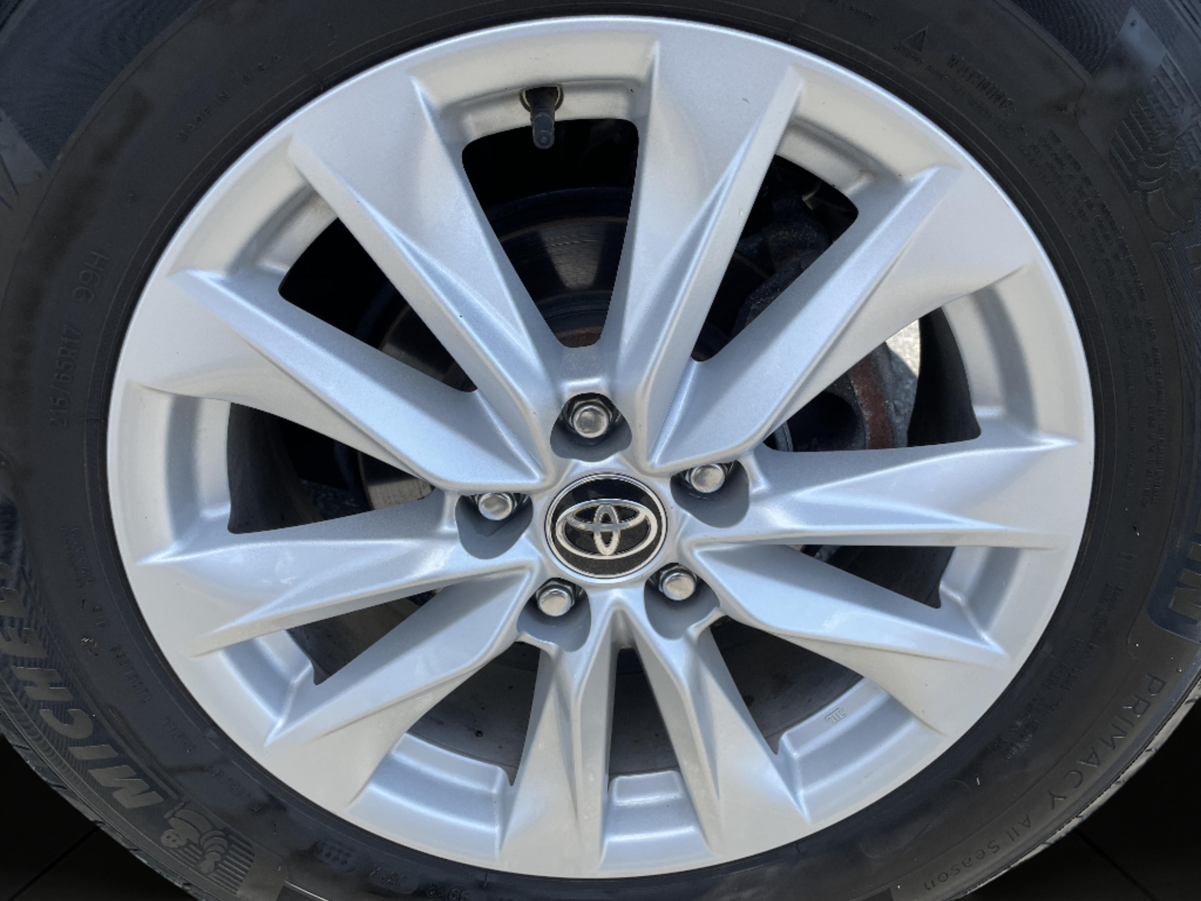 2022 Toyota Corolla Cross LE photo 11