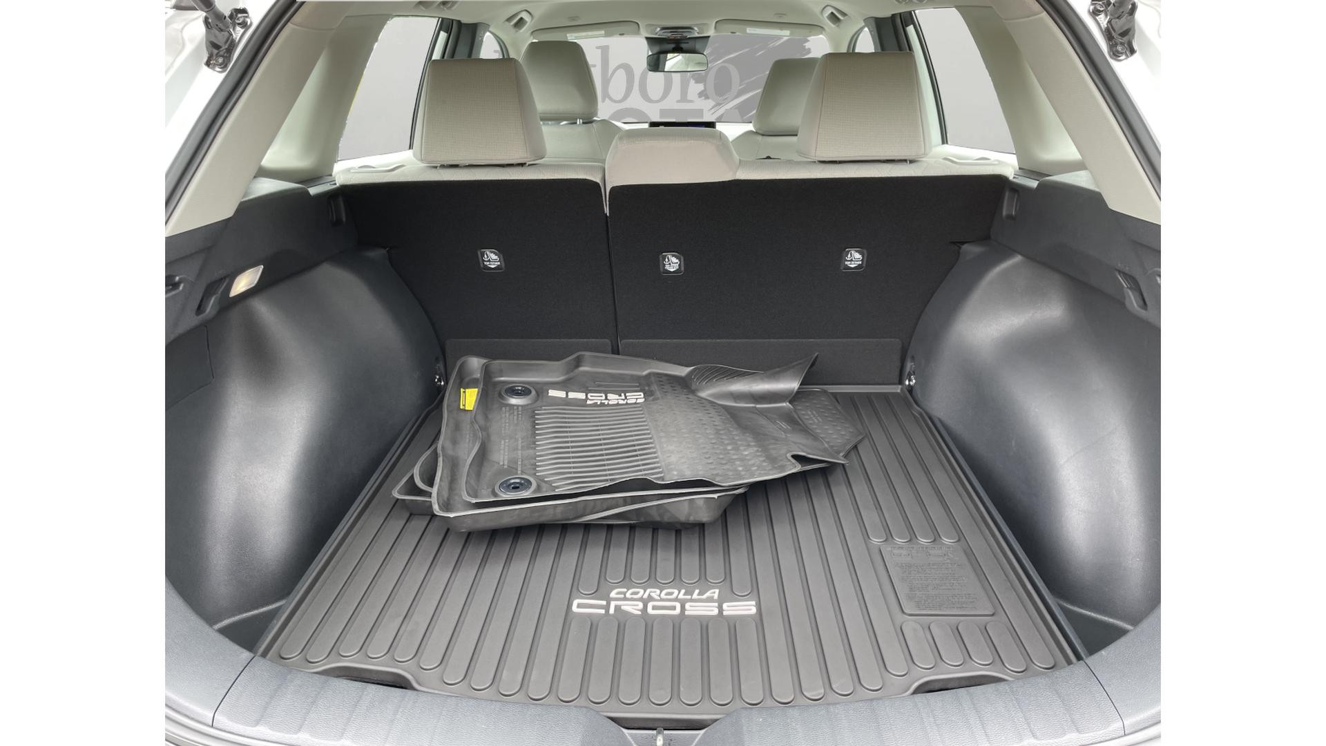 2024 Toyota Corolla Cross L photo 8