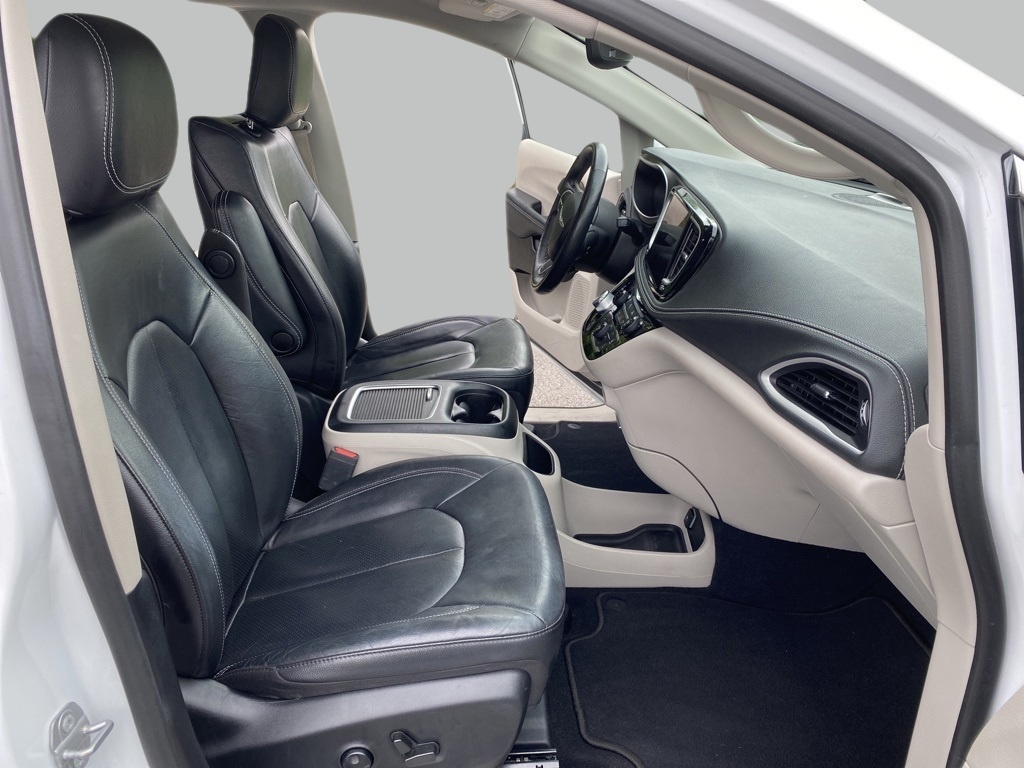 2022 Chrysler Pacifica Hybrid Touring L photo 14