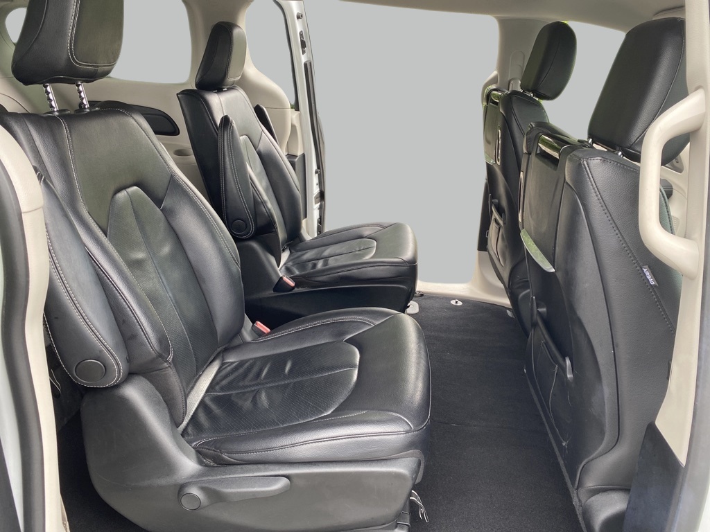 2022 Chrysler Pacifica Hybrid Touring L photo 13