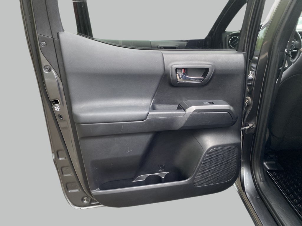 2020 Toyota Tacoma TRD Off-Road photo 17
