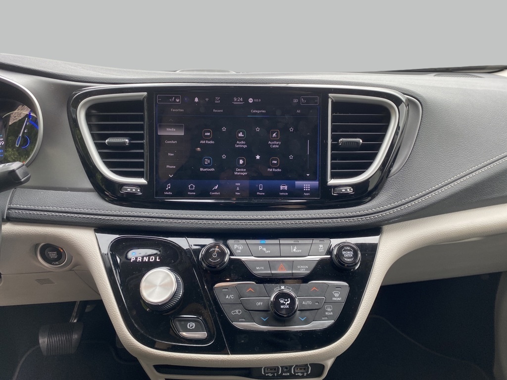 2022 Chrysler Pacifica Hybrid Touring L photo 22
