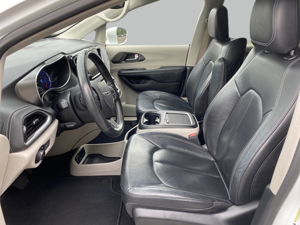 2022 Chrysler Pacifica Hybrid Touring L photo 11