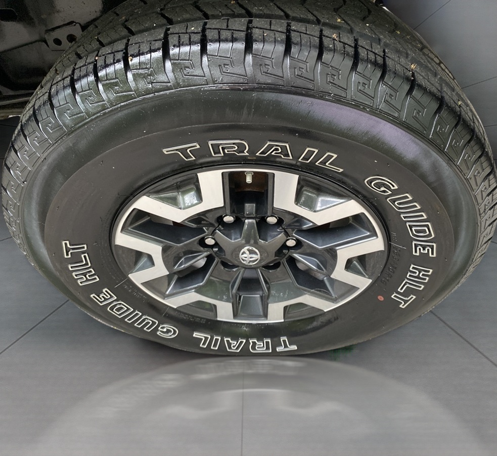 2020 Toyota Tacoma TRD Off-Road photo 25