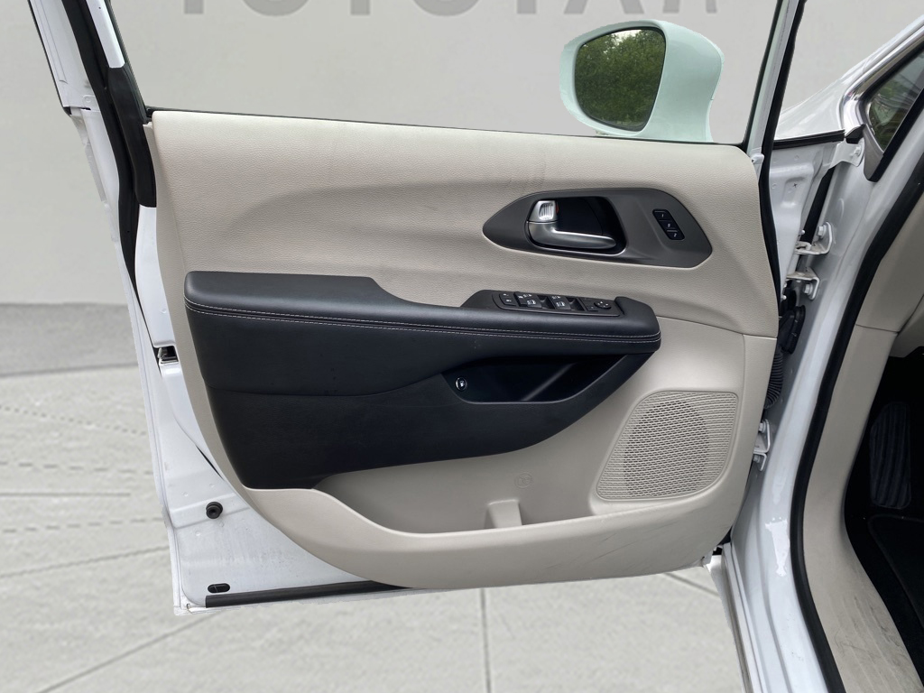 2022 Chrysler Pacifica Hybrid Touring L photo 16