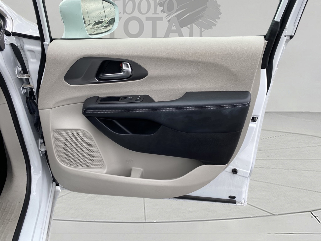 2022 Chrysler Pacifica Hybrid Touring L photo 15