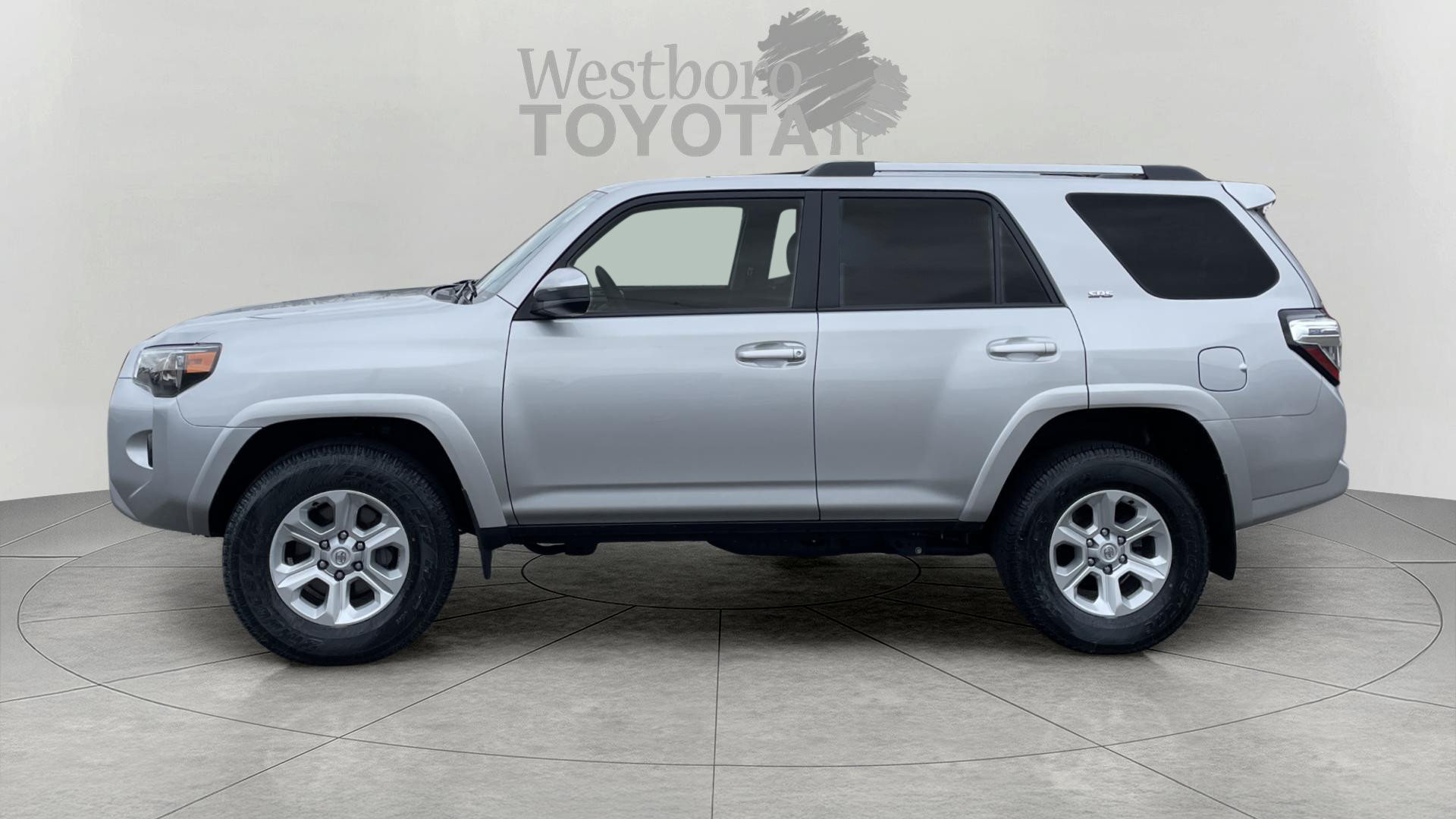 2024 Toyota 4Runner SR5 photo 3