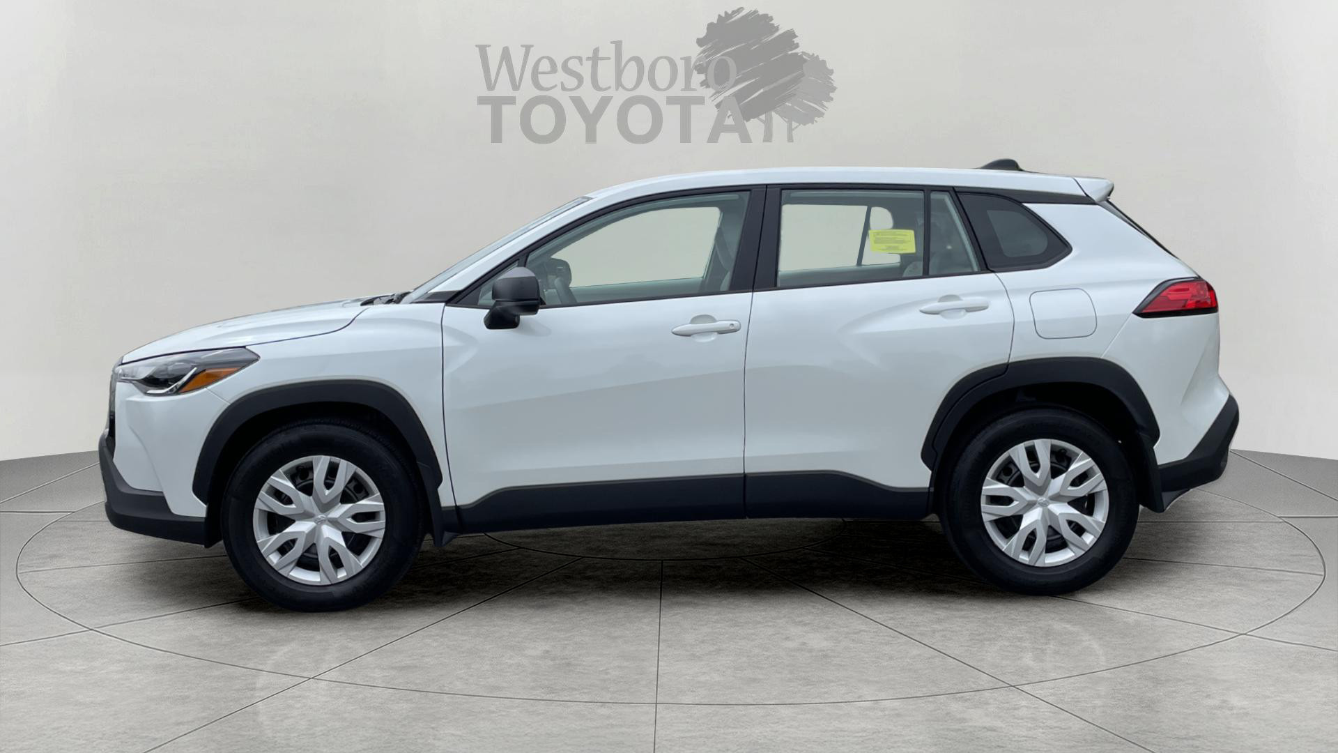 2024 Toyota Corolla Cross L photo 3