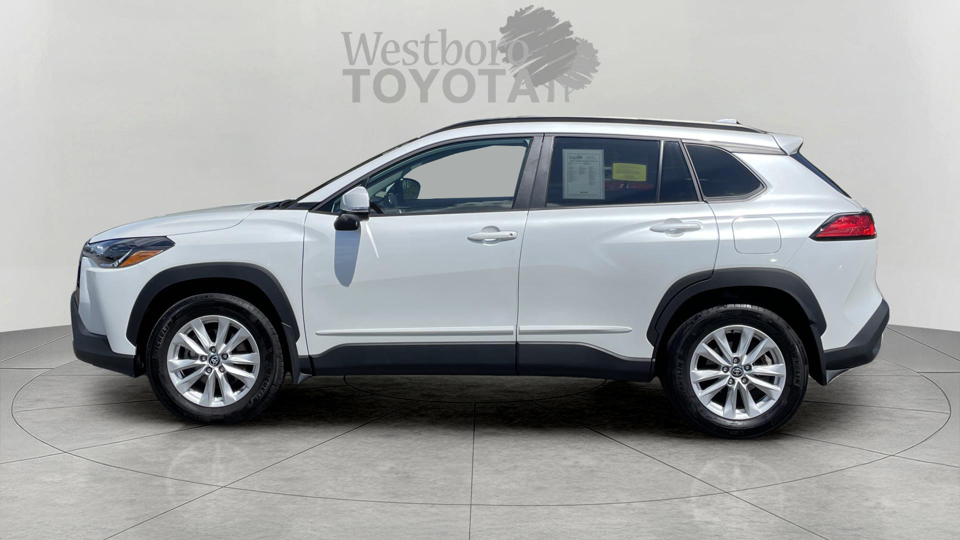 2022 Toyota Corolla Cross LE photo 4