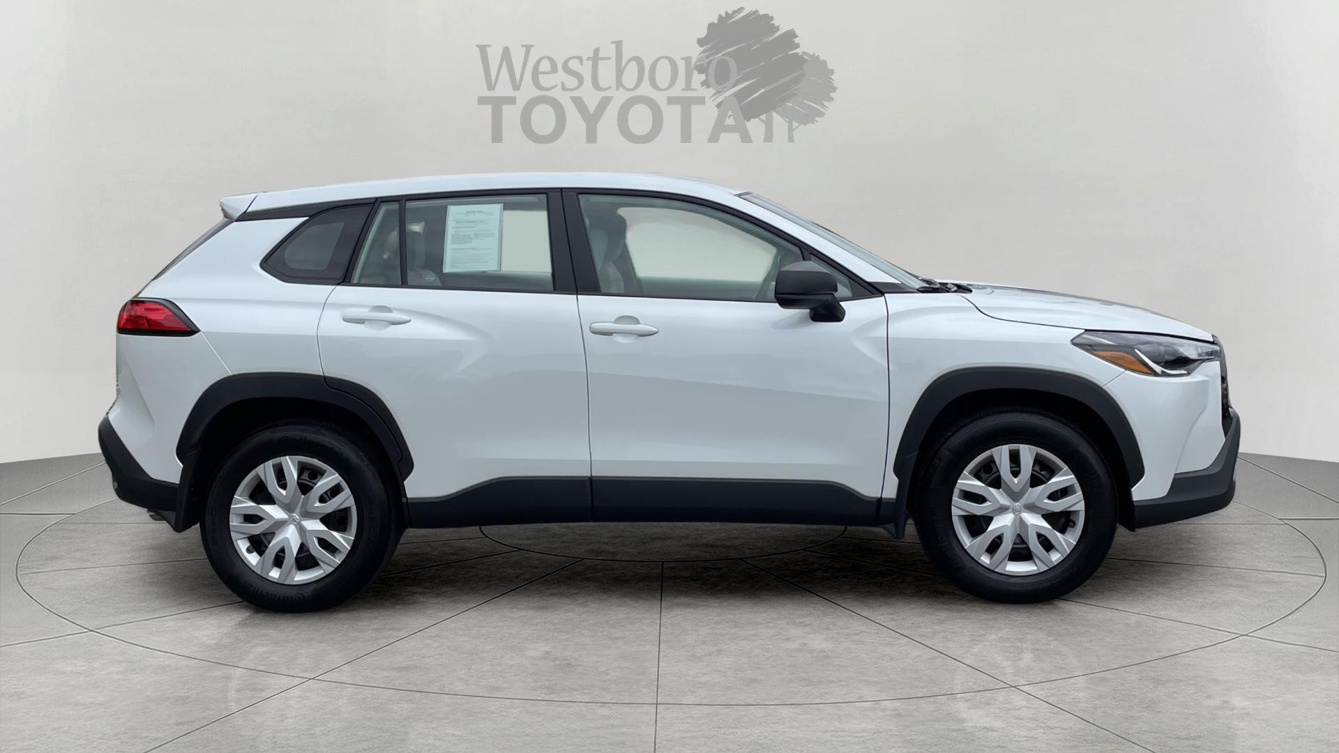 2024 Toyota Corolla Cross L photo 7